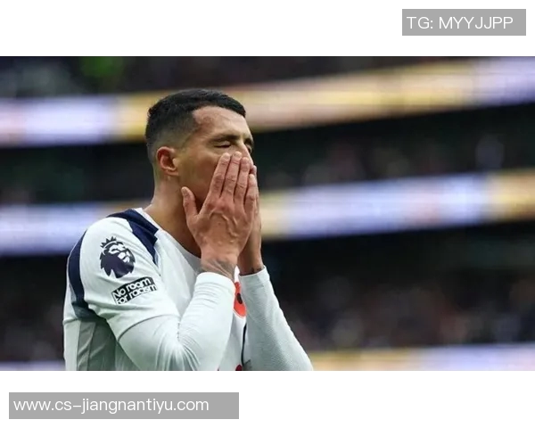 姆伯莫回忆曼联球迷热情并强调三叉戟仍需提升的关键点