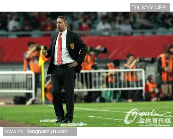 神奇扑救！王大雷在第18分钟成功挡住叶楚贵的近距离头球射门